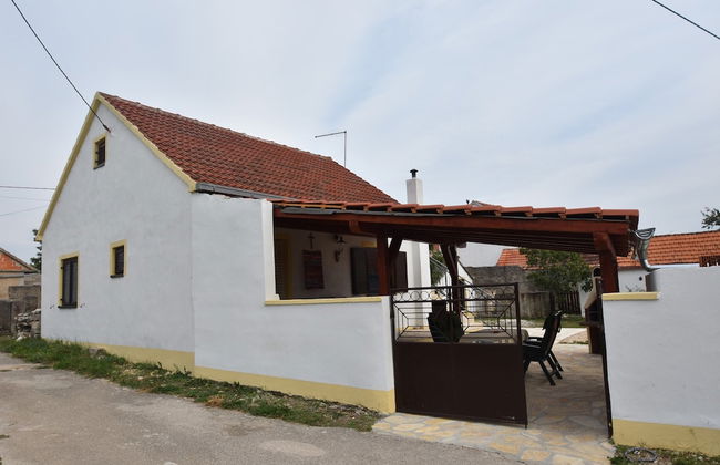 This Pleasant Holiday Home is an Ideal Starting Point to Explore Dalmatia - Foto 1