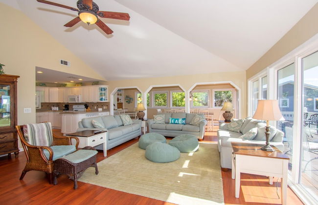 Spacious Ocean View Home w/ New Furniture, Huge Deck, & Wifi - Foto 26