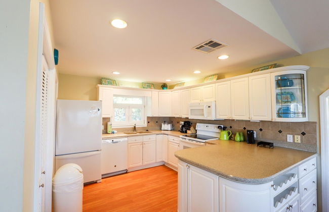 Spacious Ocean View Home w/ New Furniture, Huge Deck, & Wifi - Foto 17