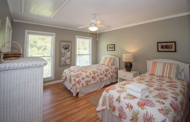 Spacious Ocean View Home w/ New Furniture, Huge Deck, & Wifi - Foto 6