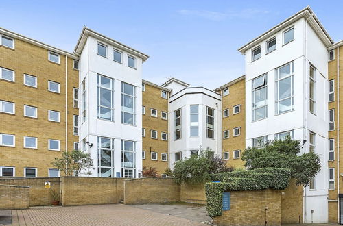 Photo 15 - Supererior Modern Riverside Fulham Apartment With Balcony and 2 Parking Spaces