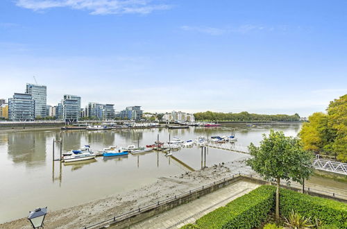 Photo 14 - Supererior Modern Riverside Fulham Apartment With Balcony and 2 Parking Spaces