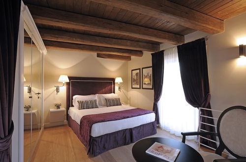 Photo 3 - Trevi Palace Luxury Inn