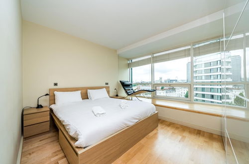 Foto 4 - NEW Stunning 2BD Apartment Amazing London Views