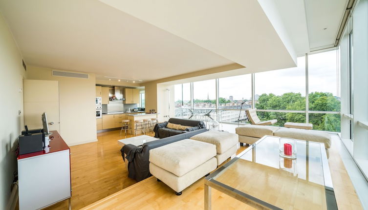 Foto 1 - NEW Stunning 2BD Apartment Amazing London Views