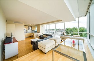 Foto 1 - NEW Stunning 2BD Apartment Amazing London Views