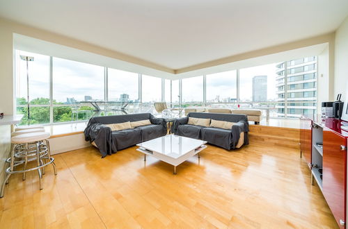 Photo 7 - NEW Stunning 2BD Apartment Amazing London Views