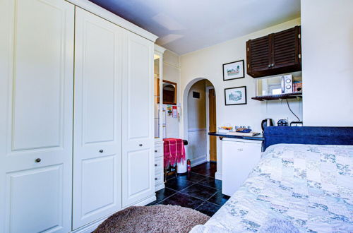 Photo 1 - Entire 1bed Studio With Ensuite, Balcony & Parking