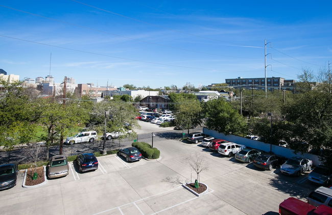Carondelet Street Modern Suites - Photo 45