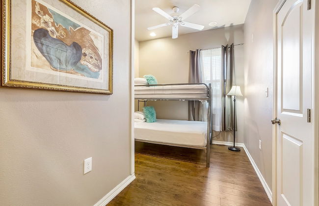 Carondelet Street Modern Suites - Photo 18