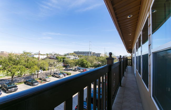 Carondelet Street Modern Suites - Photo 31