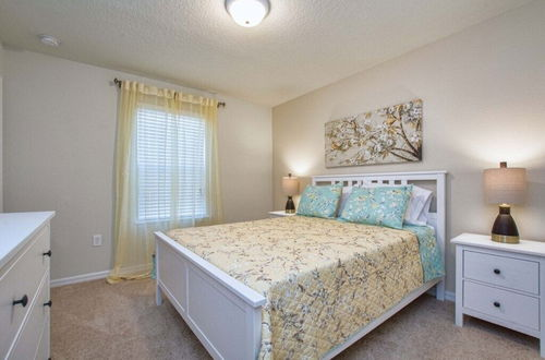 Photo 5 - Windsor-4 Bed W/splashpool-3812ww 4 Bedroom Townhouse by Redawning