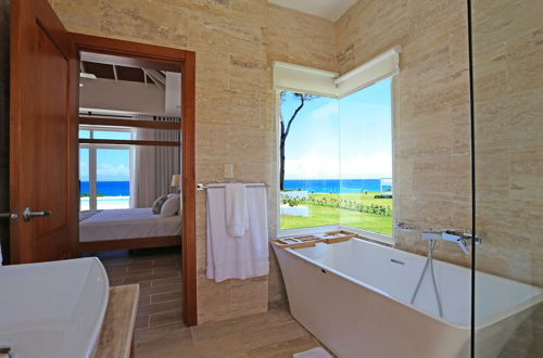 Foto 15 - Ocean Front Villa Deluxe 4 Bedroom
