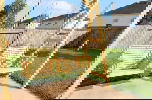 Photo 17 - 3Bdrm 2.5Bath 5Beds - Near Downtown