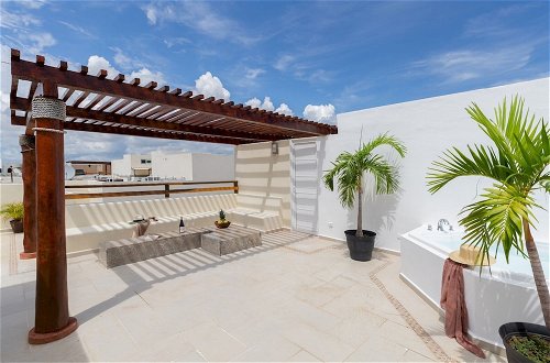 Foto 39 - Spacious 3BR Penthouse Private Jacuzzi Rooftop Security Wifi Best Amenities GYM