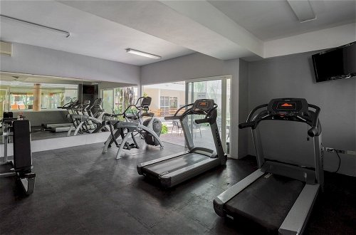 Foto 7 - Spacious 3BR Penthouse Private Jacuzzi Rooftop Security Wifi Best Amenities GYM