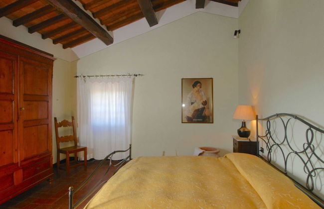 Agriturismo near Cortona with Spacious Garden & Swimming Pool - Photo 2