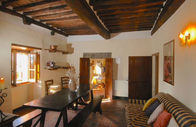 Agriturismo near Cortona with Spacious Garden & Swimming Pool - Photo 16