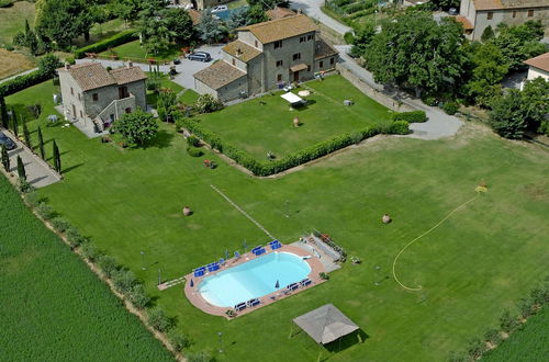 Foto 22 - Agriturismo near Cortona with Spacious Garden & Swimming Pool