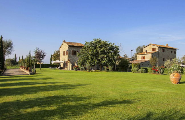 Agriturismo near Cortona with Spacious Garden & Swimming Pool - Photo 31