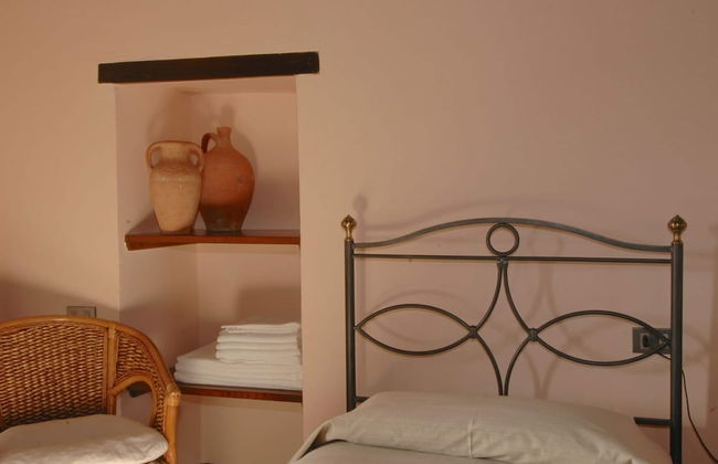 Agriturismo near Cortona with Spacious Garden & Swimming Pool - Photo 3