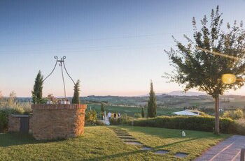 Photo 20 - Quaint Holiday Home in Florence Tuscany With Swimming Pool