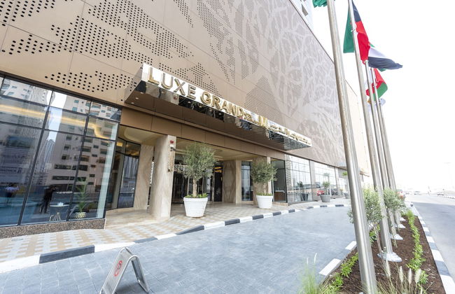 Luxe Grand Hotel Apartments - Photo 22