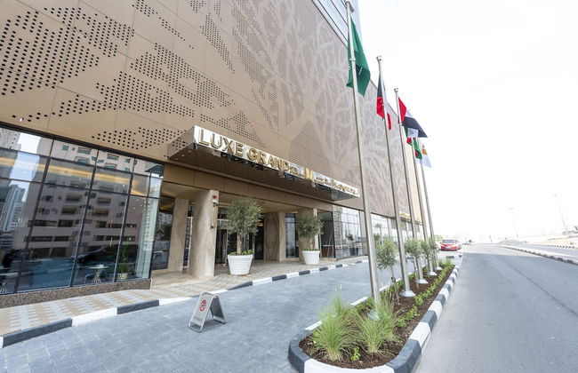 Luxe Grand Hotel Apartments - Photo 23