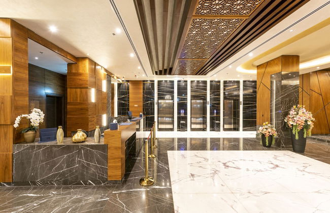 Luxe Grand Hotel Apartments - Photo 2