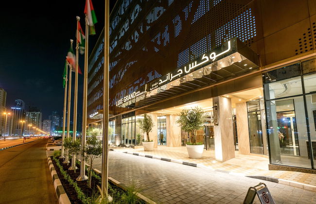 Luxe Grand Hotel Apartments - Photo 21