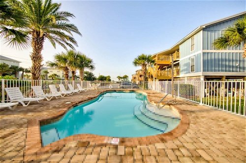 Photo 10 - Renovated Condo Directly Across From Beach in Gulf Shores With Pool