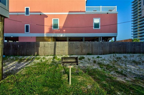 Foto 12 - Renovated Condo Directly Across From Beach in Gulf Shores With Pool