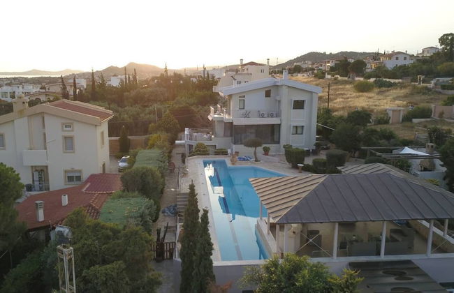 Stunning 4-bed Villa in Lagonisi Kalivia Thorikou - Photo 34