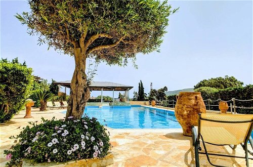 Foto 1 - Stunning 4-bed Villa in Lagonisi Kalivia Thorikou