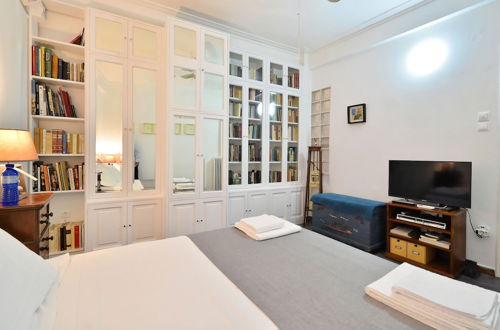 Photo 2 - Plaka Elegant Apartment