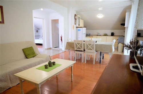 Foto 22 - Beautiful Sea-view Apartment in Marina, Croatia