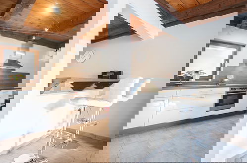 Foto 6 - Stylish Holiday Home near Winterberg with Private Sauna House, Terrace, & Garden