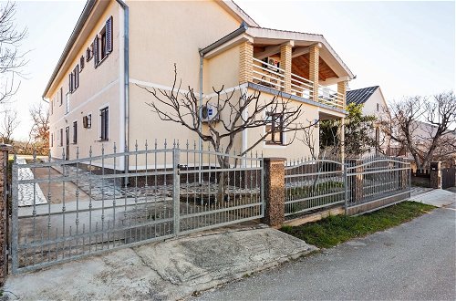 Foto 24 - Modern Holiday Home in Jasenice With Veranda