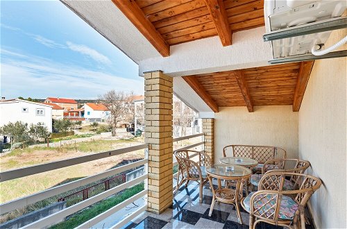 Foto 25 - Modern Holiday Home in Jasenice With Veranda