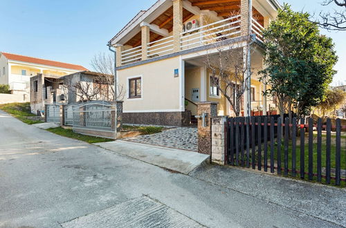 Photo 23 - Modern Holiday Home in Jasenice With Veranda