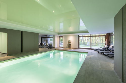 Foto 11 - Luxurious Villa in Malmedy With Indoor Swimming Pool