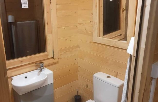 Log Cabin on the Lake - Sleeps 4 & Jacuzzi - Foto 11