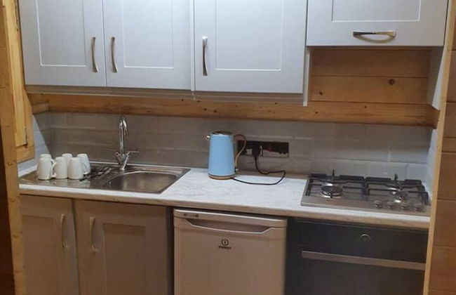 Log Cabin on the Lake - Sleeps 4 & Jacuzzi - Foto 7
