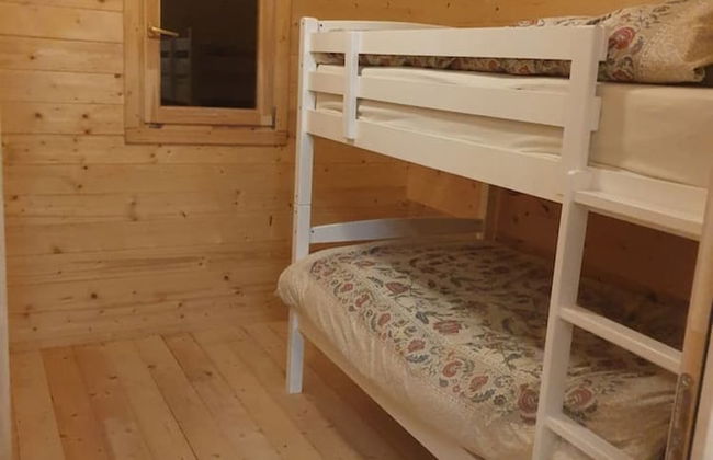 Log Cabin on the Lake - Sleeps 4 & Jacuzzi - Foto 4