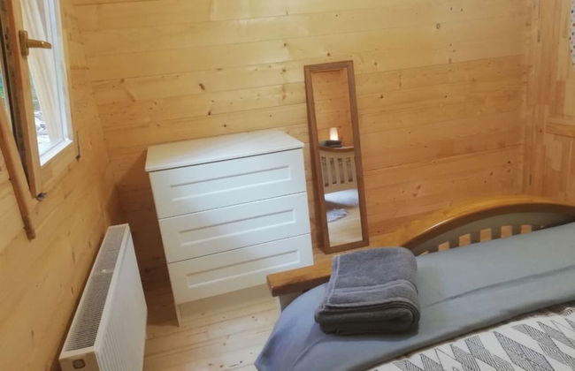 Log Cabin on the Lake - Sleeps 4 & Jacuzzi - Foto 6