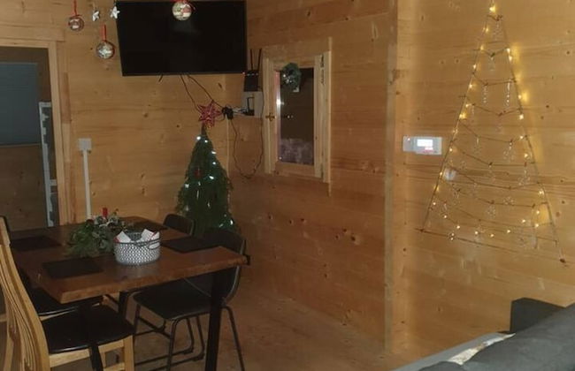 Log Cabin on the Lake - Sleeps 4 & Jacuzzi - Foto 8