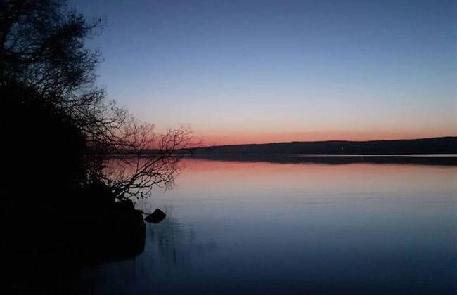 Log Cabin on the Lake - Sleeps 4 & Jacuzzi - Foto 20