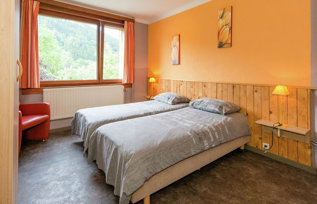 Large Group House with Welness Equipment & Swimming Pool near Malmédy - Photo 9