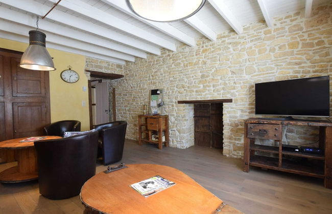 Lavish Holiday Home in Chassepierre With Terrace - Foto 14