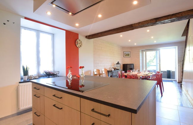 Lavish Holiday Home in Chassepierre With Terrace - Foto 12